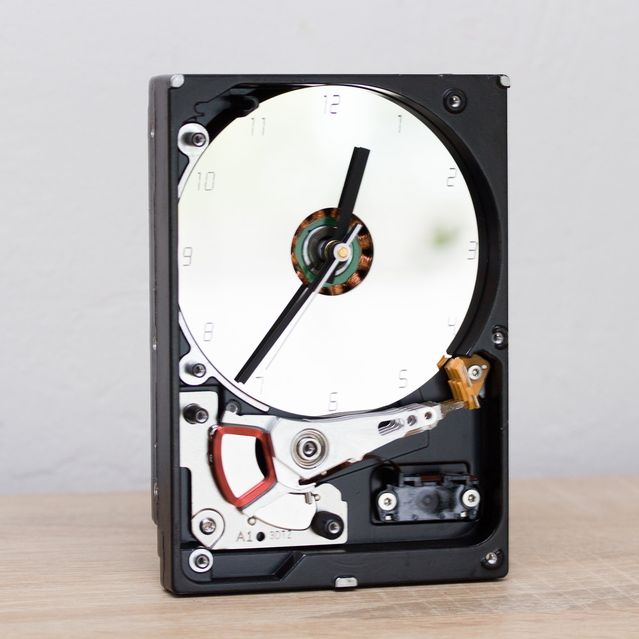 Clock for techie lover made of a recycled HDD