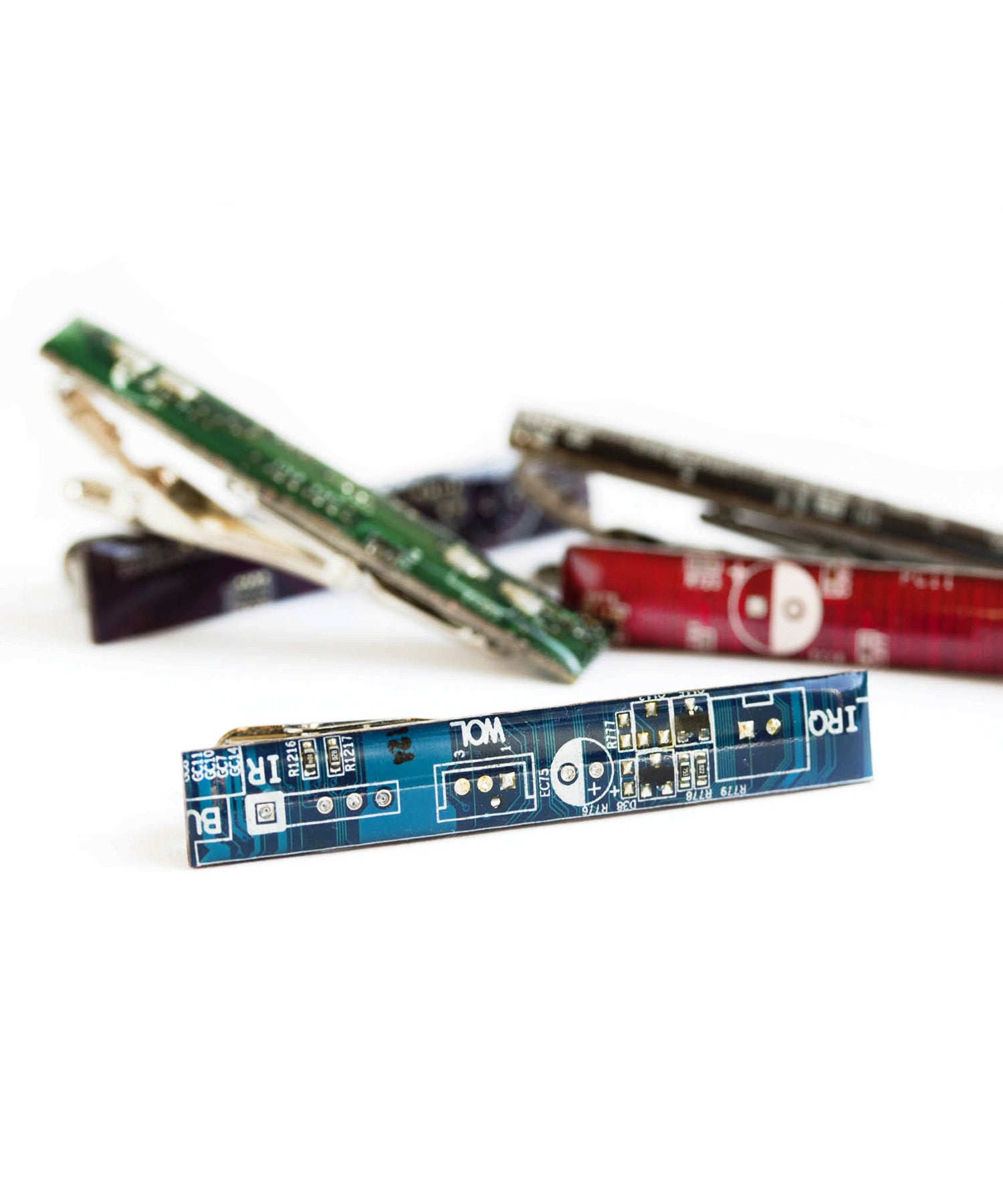 Tie bar made of circuit board